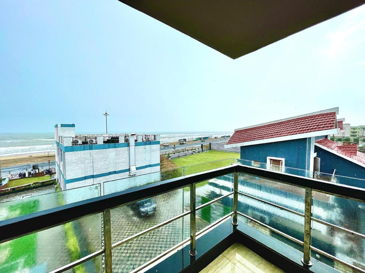 Gr Palace, In Front Of Sea-Beach With Breakfast, Swimming-Pool, Fully Air-Conditioned, Hotel With Parking Availability Puri Ngoại thất bức ảnh