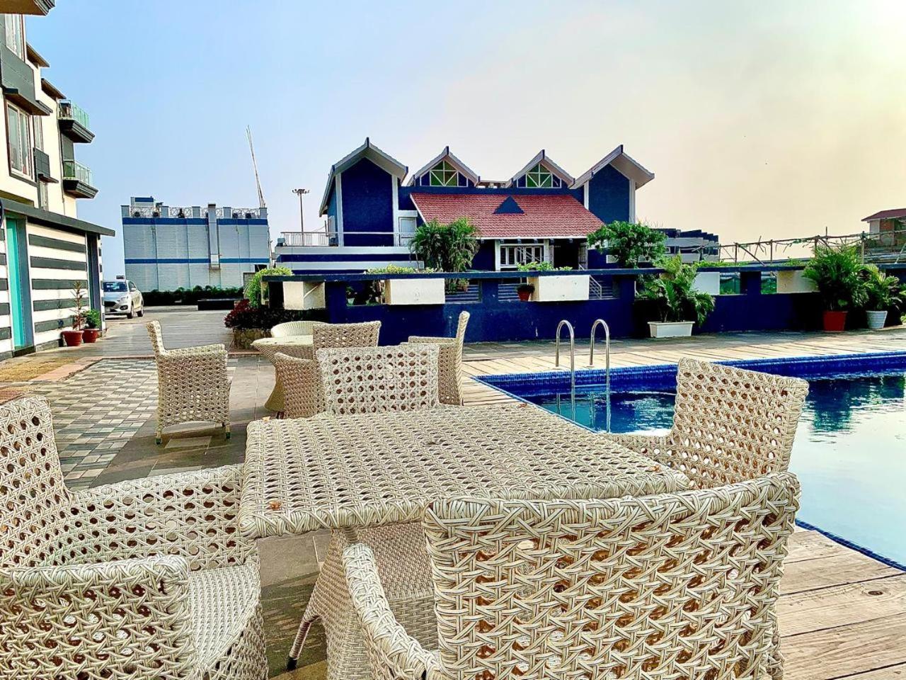 Gr Palace, In Front Of Sea-Beach With Breakfast, Swimming-Pool, Fully Air-Conditioned, Hotel With Parking Availability Puri Ngoại thất bức ảnh