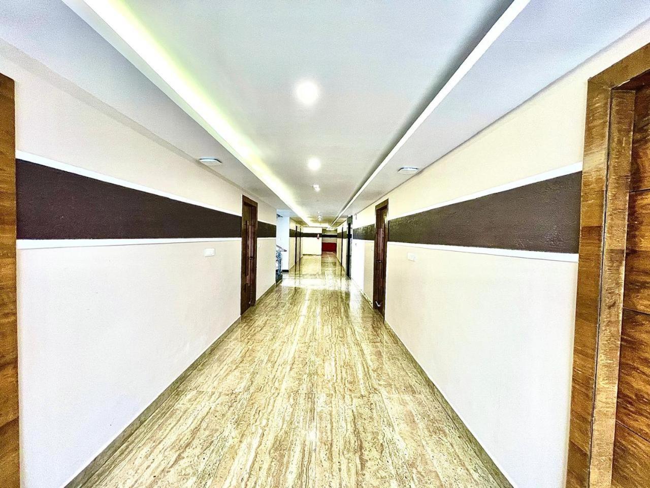 Gr Palace, In Front Of Sea-Beach With Breakfast, Swimming-Pool, Fully Air-Conditioned, Hotel With Parking Availability Puri Ngoại thất bức ảnh