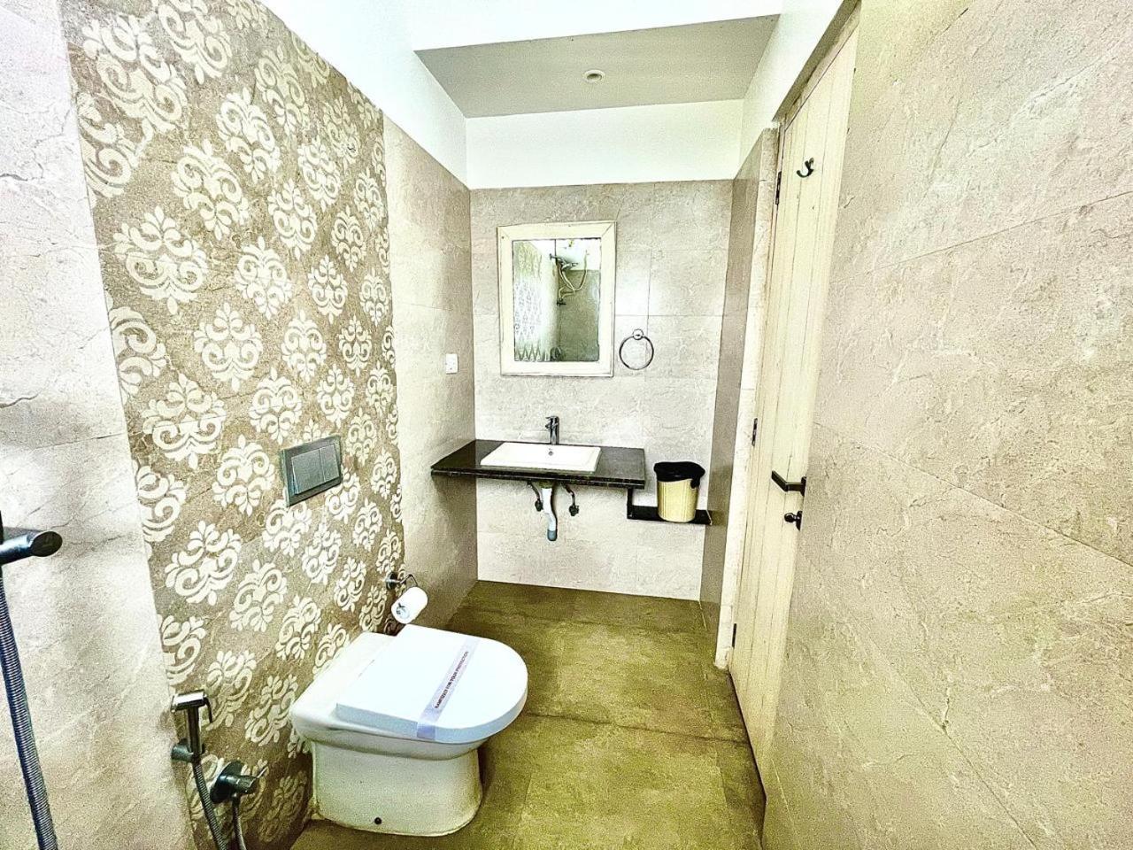 Gr Palace, In Front Of Sea-Beach With Breakfast, Swimming-Pool, Fully Air-Conditioned, Hotel With Parking Availability Puri Ngoại thất bức ảnh