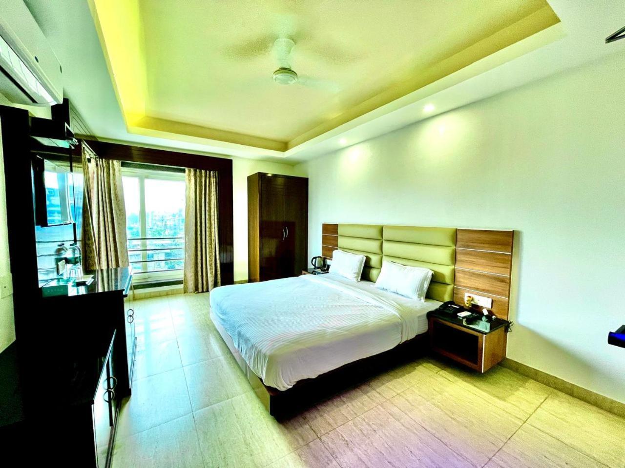 Gr Palace, In Front Of Sea-Beach With Breakfast, Swimming-Pool, Fully Air-Conditioned, Hotel With Parking Availability Puri Ngoại thất bức ảnh