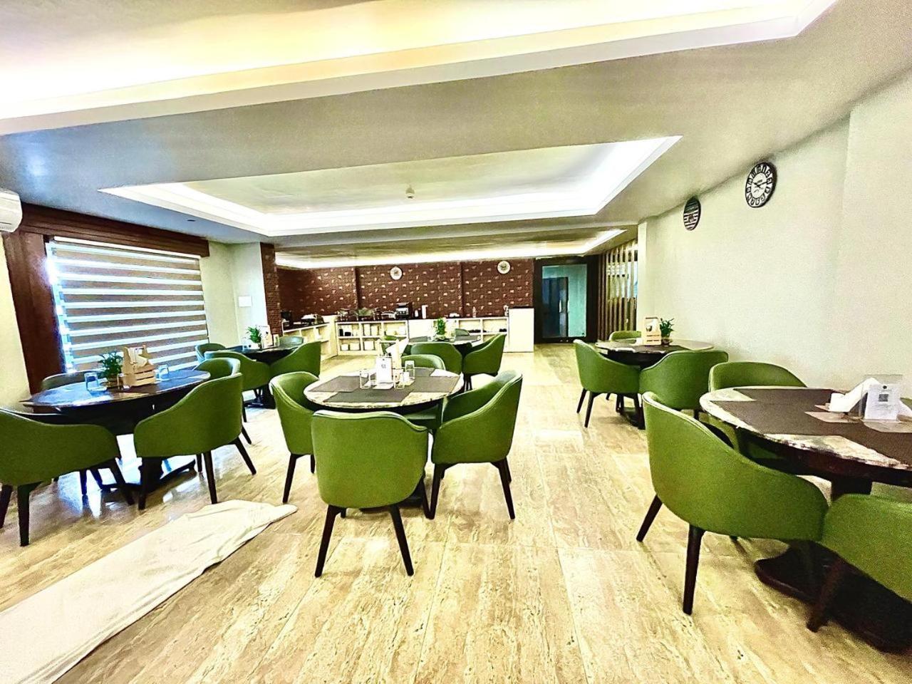 Gr Palace, In Front Of Sea-Beach With Breakfast, Swimming-Pool, Fully Air-Conditioned, Hotel With Parking Availability Puri Ngoại thất bức ảnh