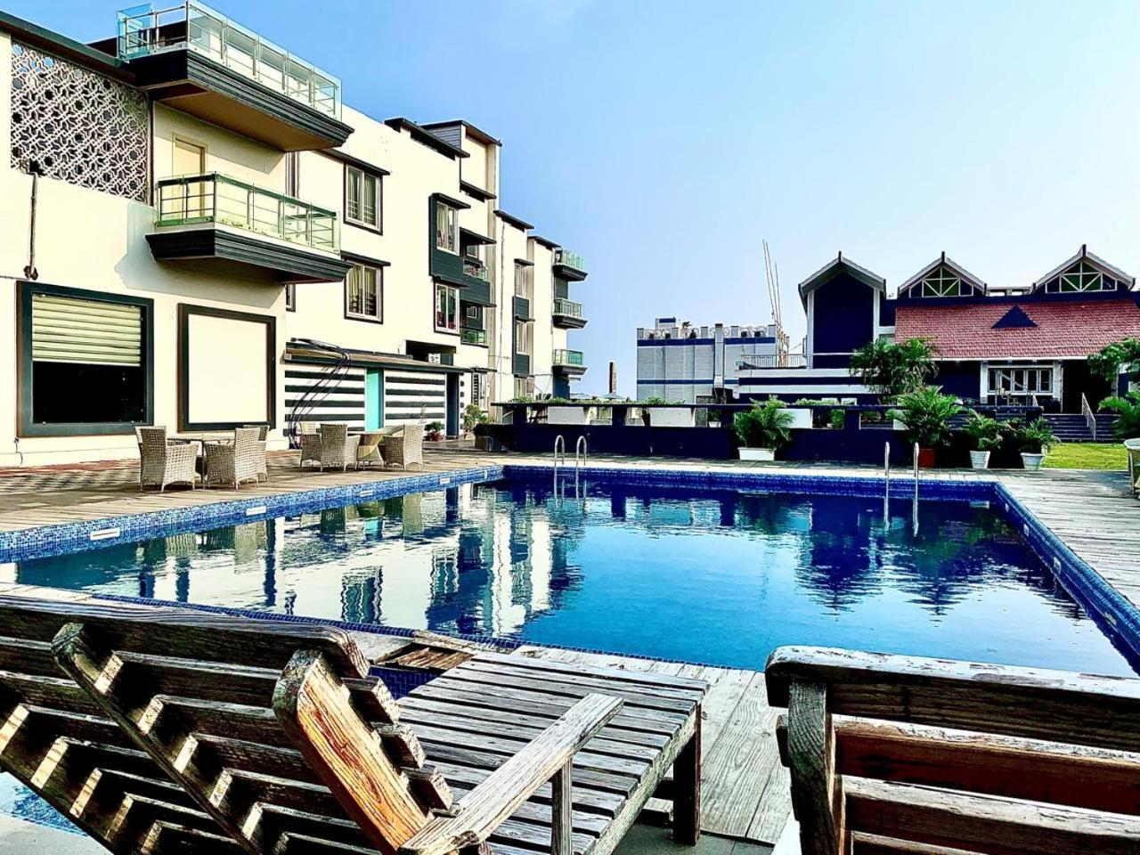 Gr Palace, In Front Of Sea-Beach With Breakfast, Swimming-Pool, Fully Air-Conditioned, Hotel With Parking Availability Puri Ngoại thất bức ảnh