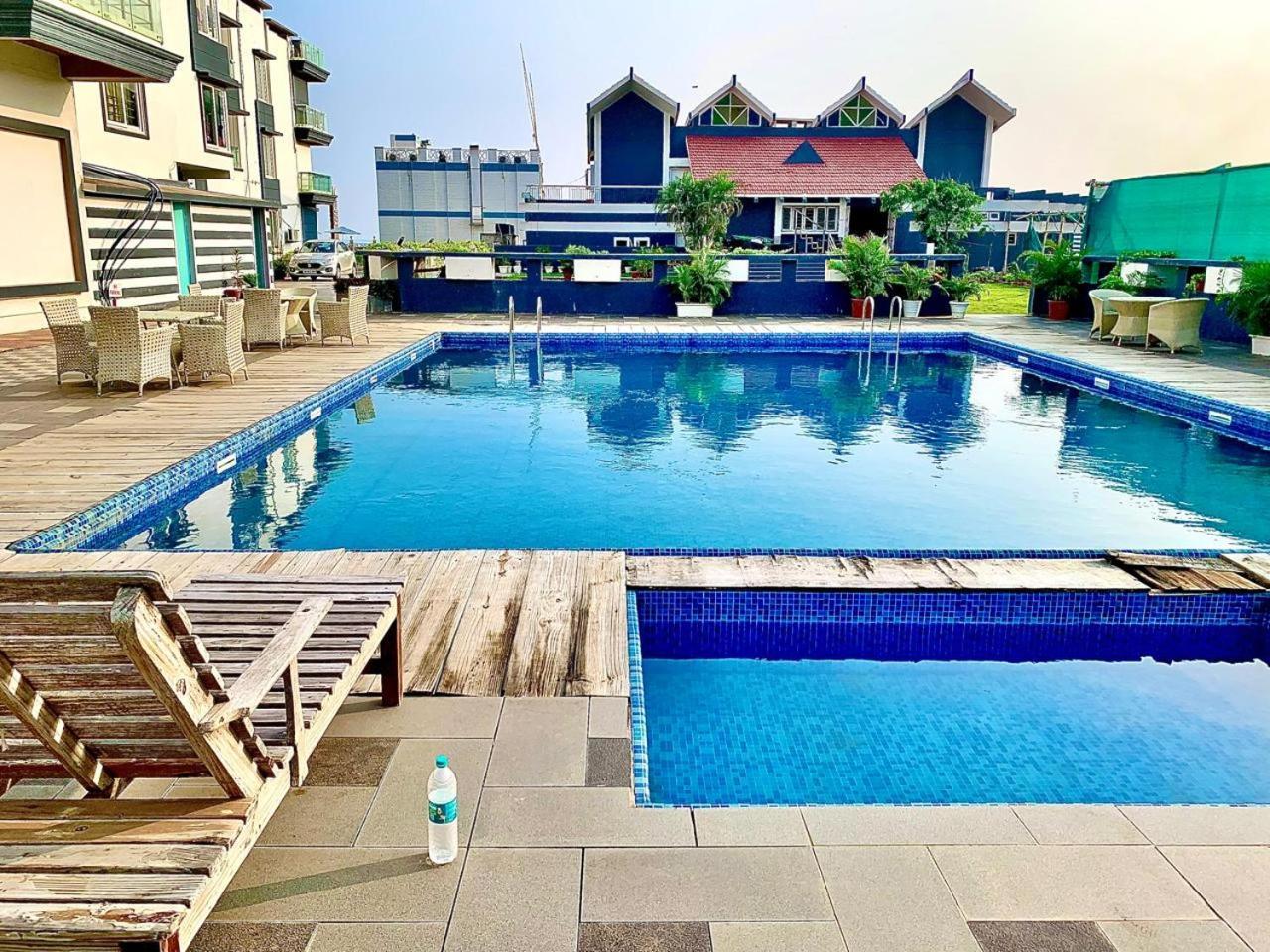 Gr Palace, In Front Of Sea-Beach With Breakfast, Swimming-Pool, Fully Air-Conditioned, Hotel With Parking Availability Puri Ngoại thất bức ảnh